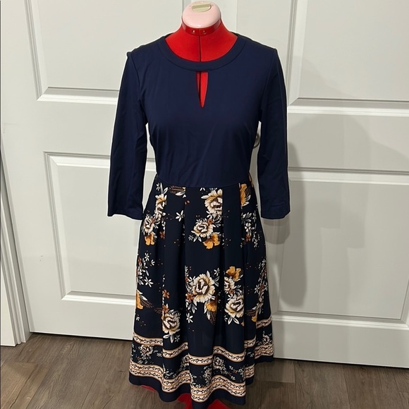 VF Show Navy Fit and Flare Dress  Golden Floral Fully Lined Pockets Size Medium - Picture 1 of 10